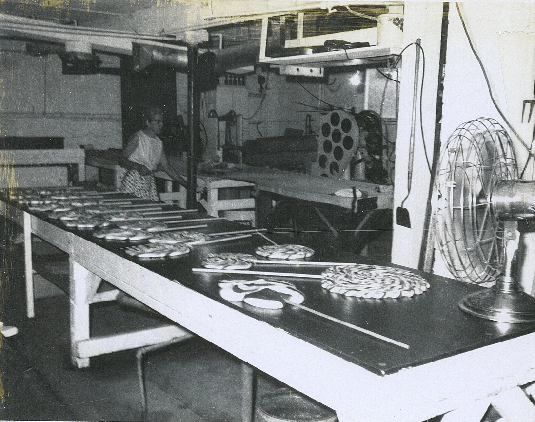 A tray of classic Marcoe hand-pulled suckers.